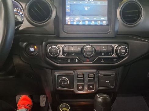 Used 2022 Jeep Wrangler Sport AWD/4WD image 24