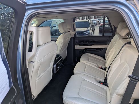 Used 2018 Ford Expedition Platinum image 13