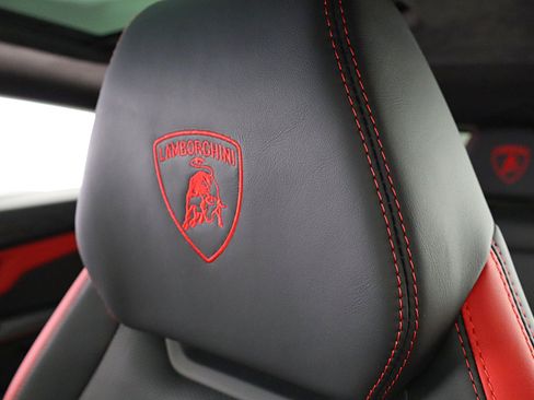 Used 2025 Lamborghini Urus SE AWD/4WD image 25
