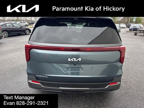 Used 2025 Kia Carnival SX Prestige image 6