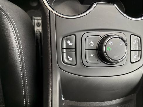 Used 2024 GMC Terrain SLT image 32