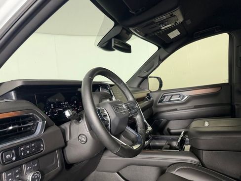 Used 2025 GMC Yukon XL Denali AWD/4WD image 24