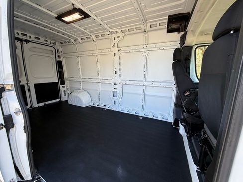 Used 2024 RAM ProMaster 2500 w/ Convenience Group image 18