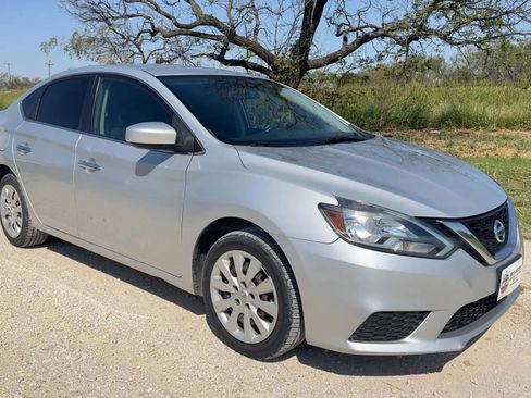 Used 2018 Nissan Sentra S image 3