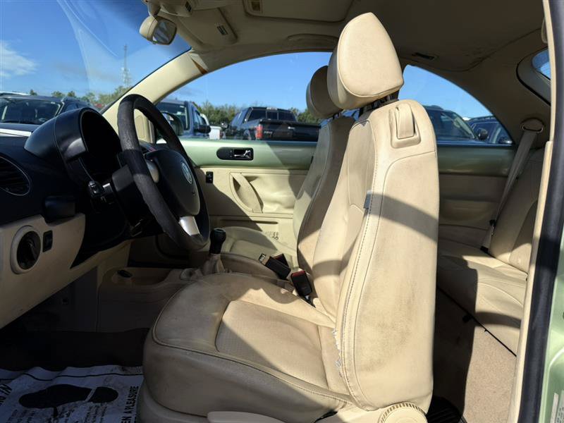 Used 2008 Volkswagen Beetle Coupe FWD image 13