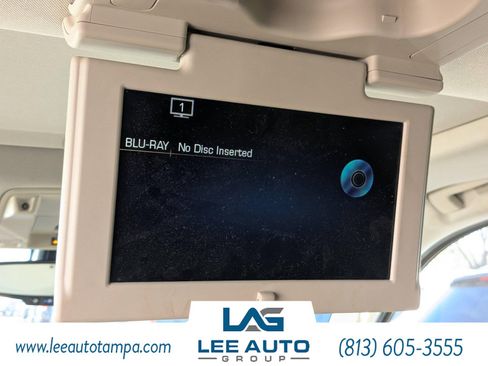 Used 2015 Cadillac Escalade Premium image 17