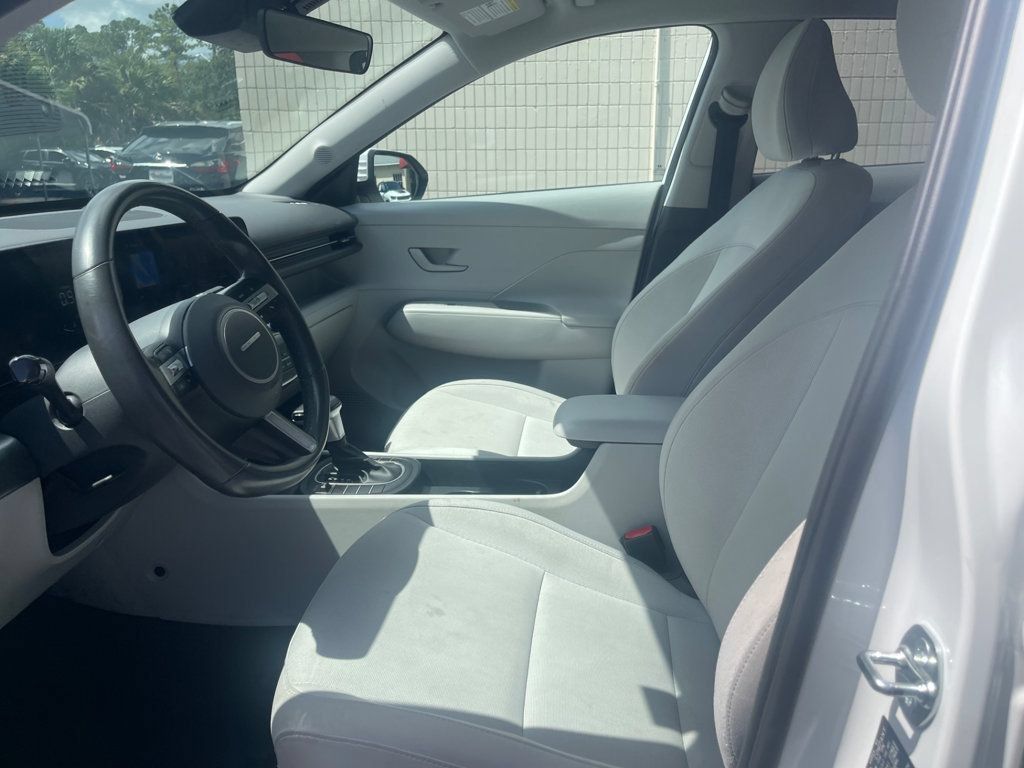 Used 2025 Hyundai Kona SEL FWD image 12