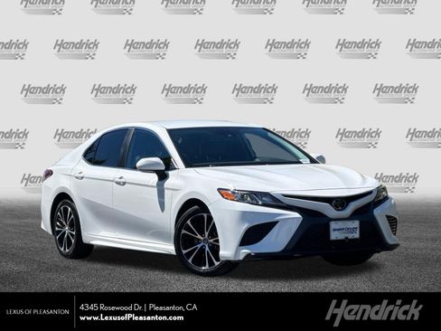 Used 2019 Toyota Camry SE FWD image 1