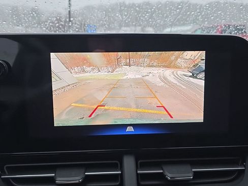 New 2025 Chevrolet Trax LT w/ Sunroof Package image 14