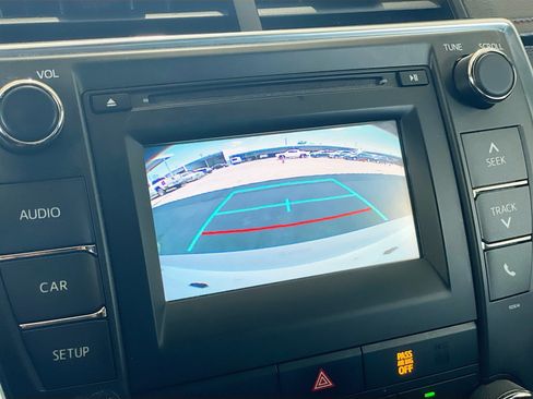 Used 2017 Toyota Camry SE FWD image 10