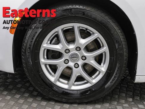 Used 2022 Chrysler Voyager LX FWD image 31