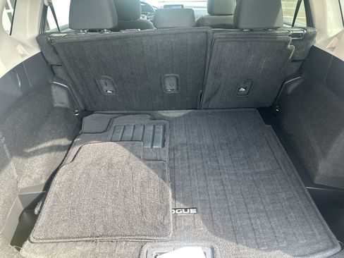 Used 2025 Nissan Rogue SV FWD image 25