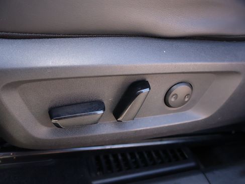 Used 2022 Nissan Rogue SV w/ SV Premium Package FWD image 9
