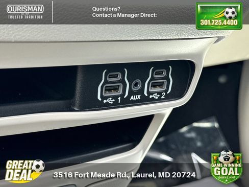 Used 2023 Chrysler Pacifica Touring-L FWD image 27
