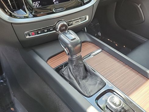 Used 2021 Volvo S60 T5 Momentum image 22