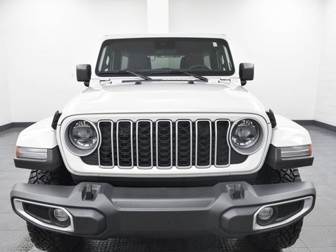 Used 2024 Jeep Wrangler Sahara image 3