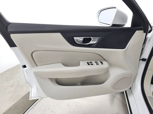 Used 2019 Volvo S60 T5 Momentum FWD image 12