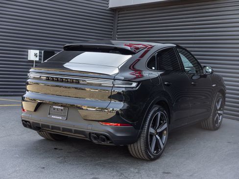 Certified 2024 Porsche Cayenne Coupe AWD/4WD image 10