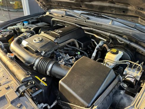 Used 2018 Nissan Frontier PRO-4X AWD/4WD image 38