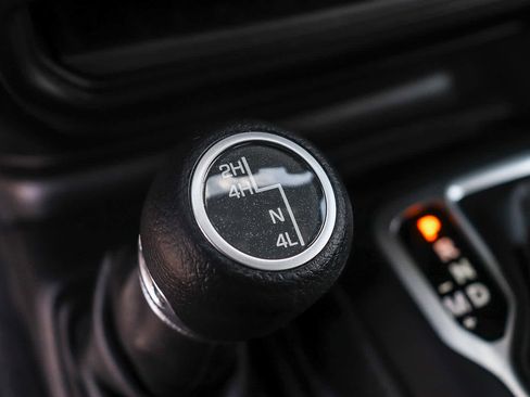 Used 2018 Jeep Wrangler Unlimited Sport S image 21