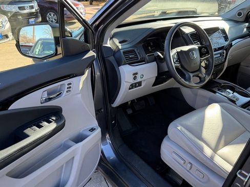 Used 2019 Honda Pilot Touring image 11