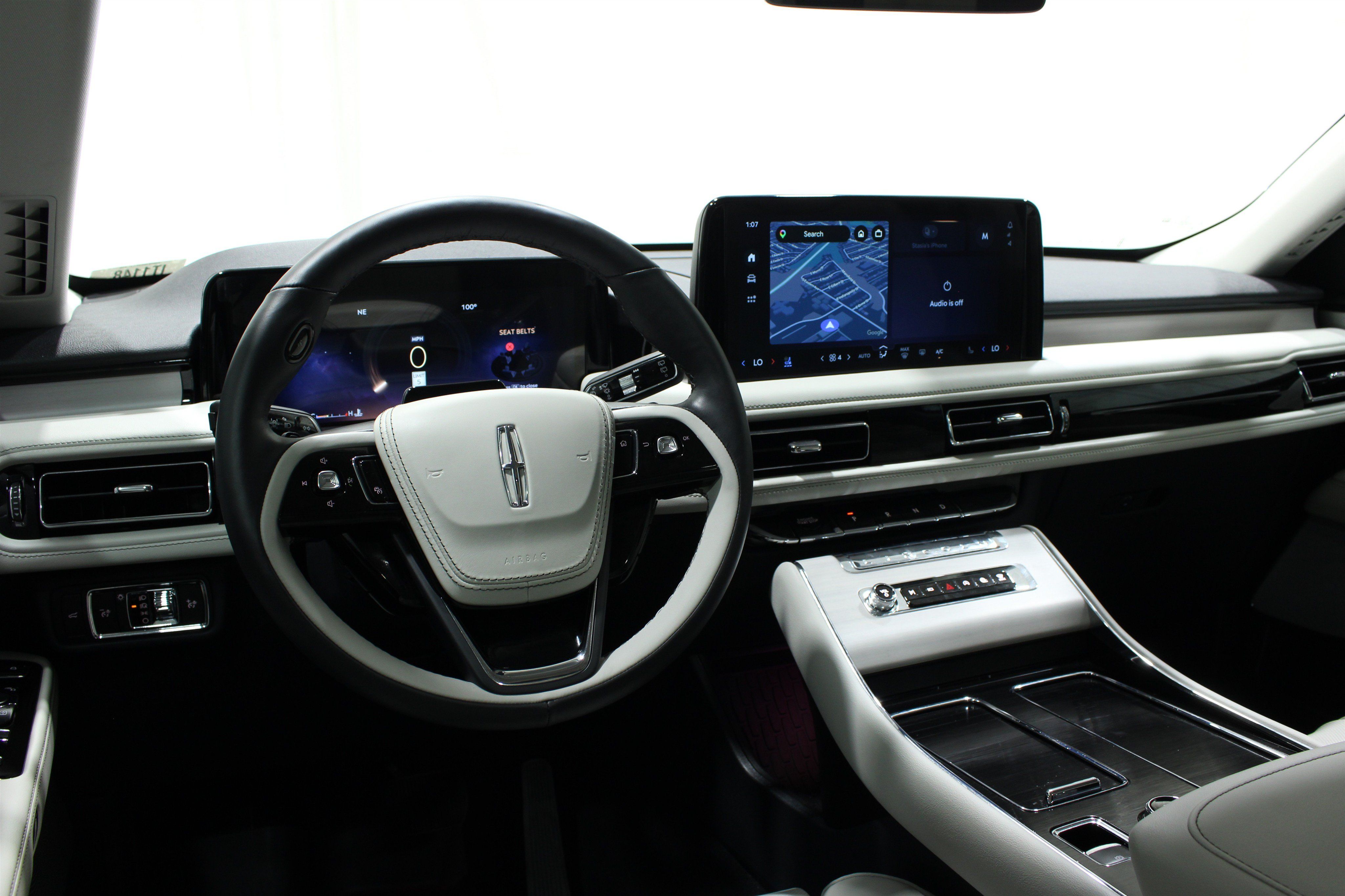 Certified 2026 Lincoln Aviator Reserve AWD/4WD image 2