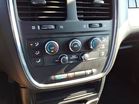 Used 2015 Dodge Grand Caravan SE w/ Quick Order Package 29E SE FWD image 23