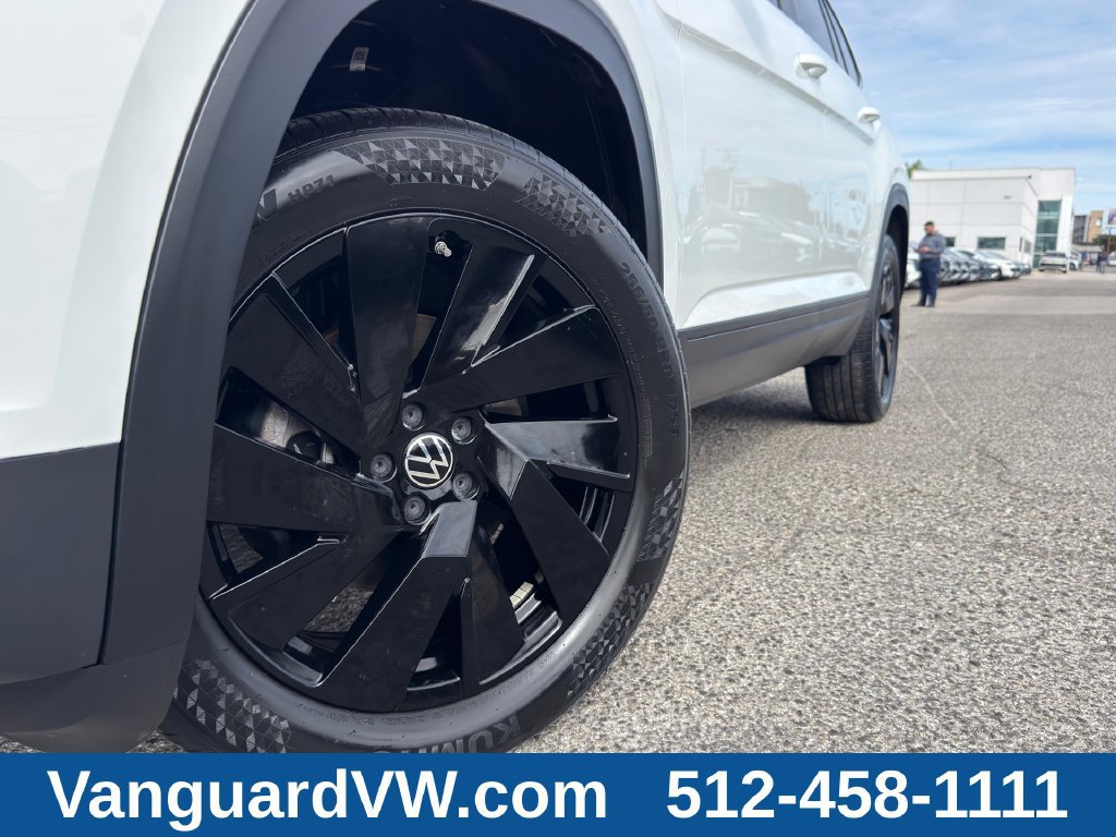 Used 2024 Volkswagen Atlas SE w/ Black Wheel Package FWD image 4