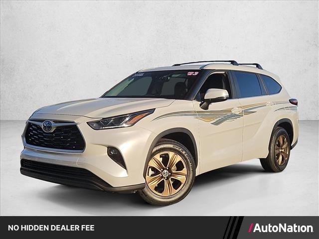 Used 2023 Toyota Highlander Bronze Edition FWD image 1