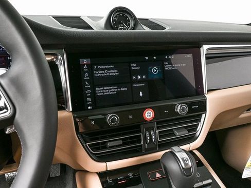 Certified 2025 Porsche Macan image 14