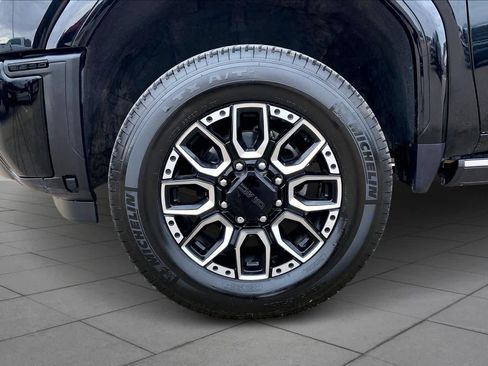 Used 2024 GMC Sierra 2500 Denali Ultimate image 10