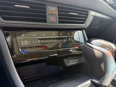 New 2026 Volkswagen Jetta SE FWD image 40