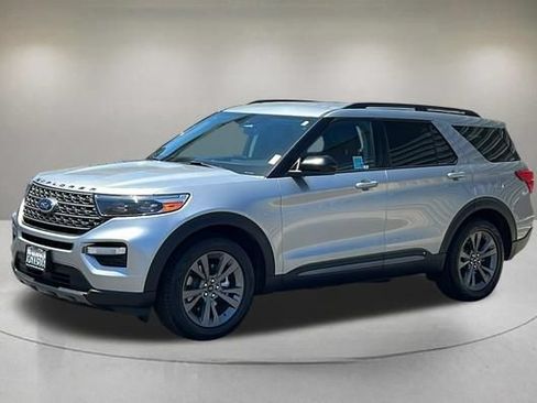 Certified 2023 Ford Explorer XLT w/ Equipment Group 202A RWD image 2