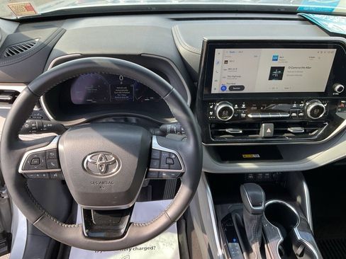Used 2025 Toyota Highlander Limited image 7