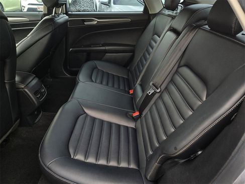 Used 2020 Ford Fusion SEL image 12