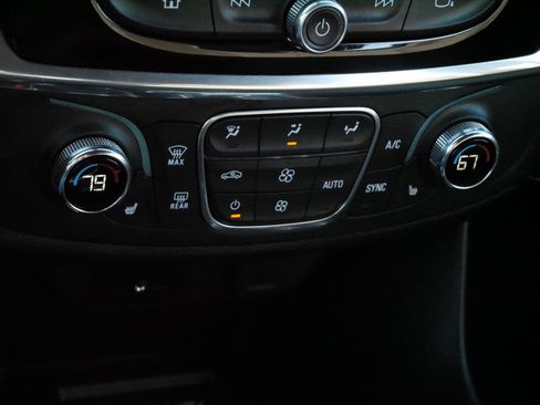 Used 2023 Chevrolet Traverse LT w/ Midnight/Sport Edition image 23