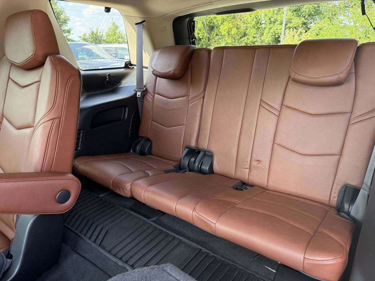 Used 2015 Cadillac Escalade Luxury AWD/4WD image 15