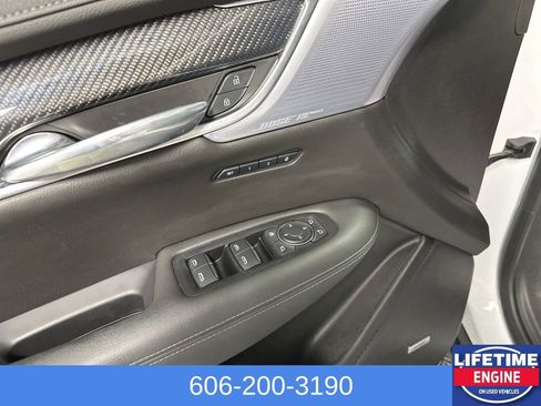 Used 2024 Cadillac XT6 Sport w/ Technology Package image 17