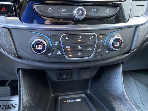 Used 2023 Chevrolet Traverse LT w/ Midnight/Sport Edition FWD image 29