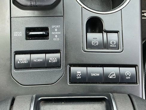 Used 2020 Toyota Highlander XLE AWD/4WD image 16