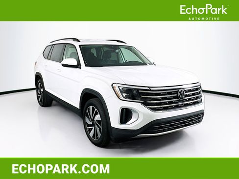 Used 2025 Volkswagen Atlas SE image 1