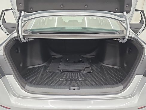 Used 2023 Honda Accord Touring image 14