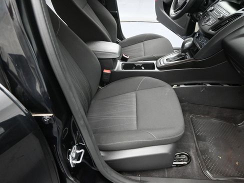 Used 2018 Ford Focus SE image 32