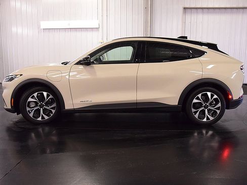 Used 2025 Ford Mustang Mach-E Select image 4