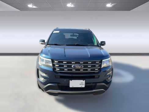 Used 2017 Ford Explorer XLT w/ Equipment Group 202A image 6