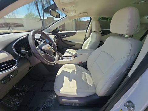 Used 2019 Chevrolet Malibu LT w/ Leather Package FWD image 18