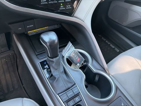 Used 2021 Toyota Camry XLE image 18