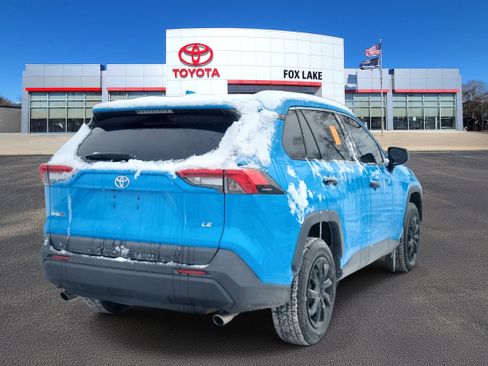 Used 2020 Toyota RAV4 LE image 3