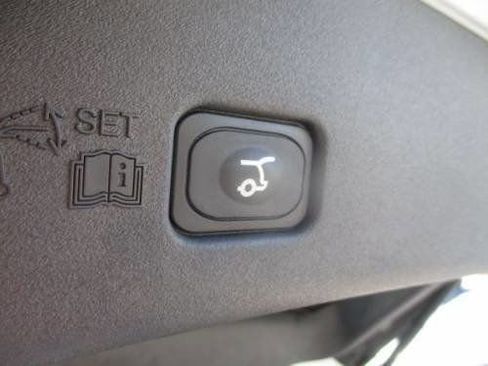 Used 2024 Lincoln Nautilus Reserve w/ Equipment Group 202A image 5