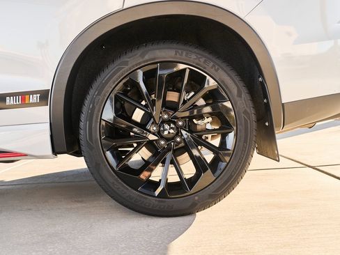 Used 2024 Mitsubishi Outlander Ralliart image 9